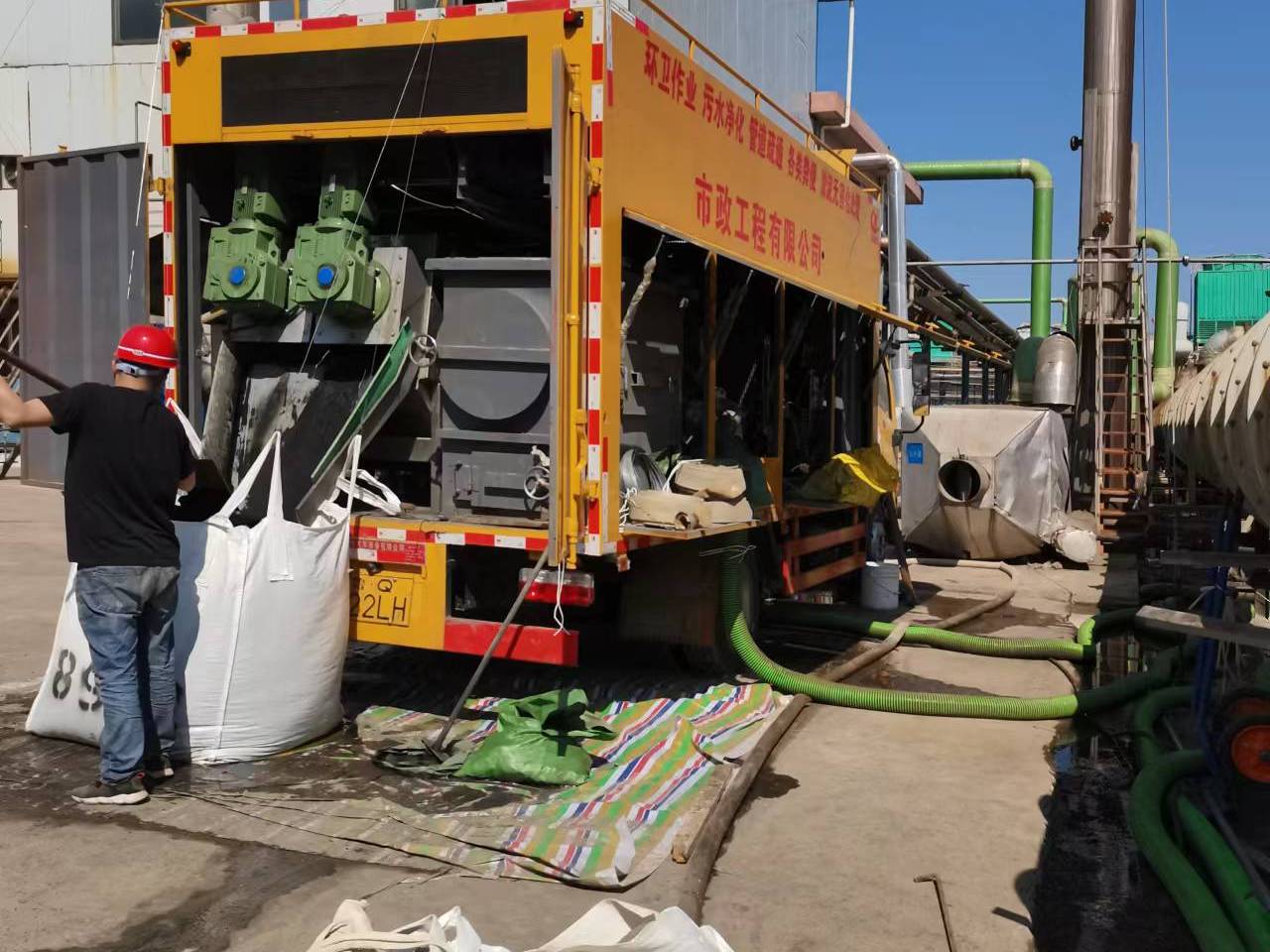 藤县淤泥压干处理