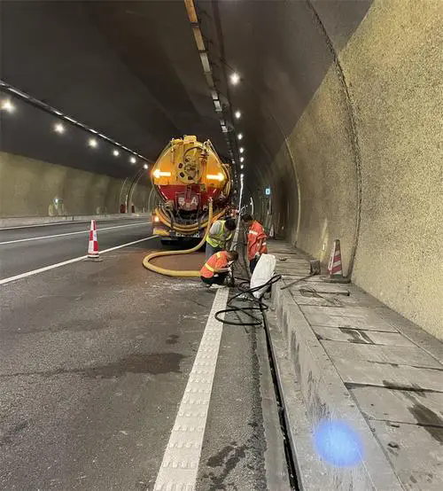 藤县隧道排水渠清淤